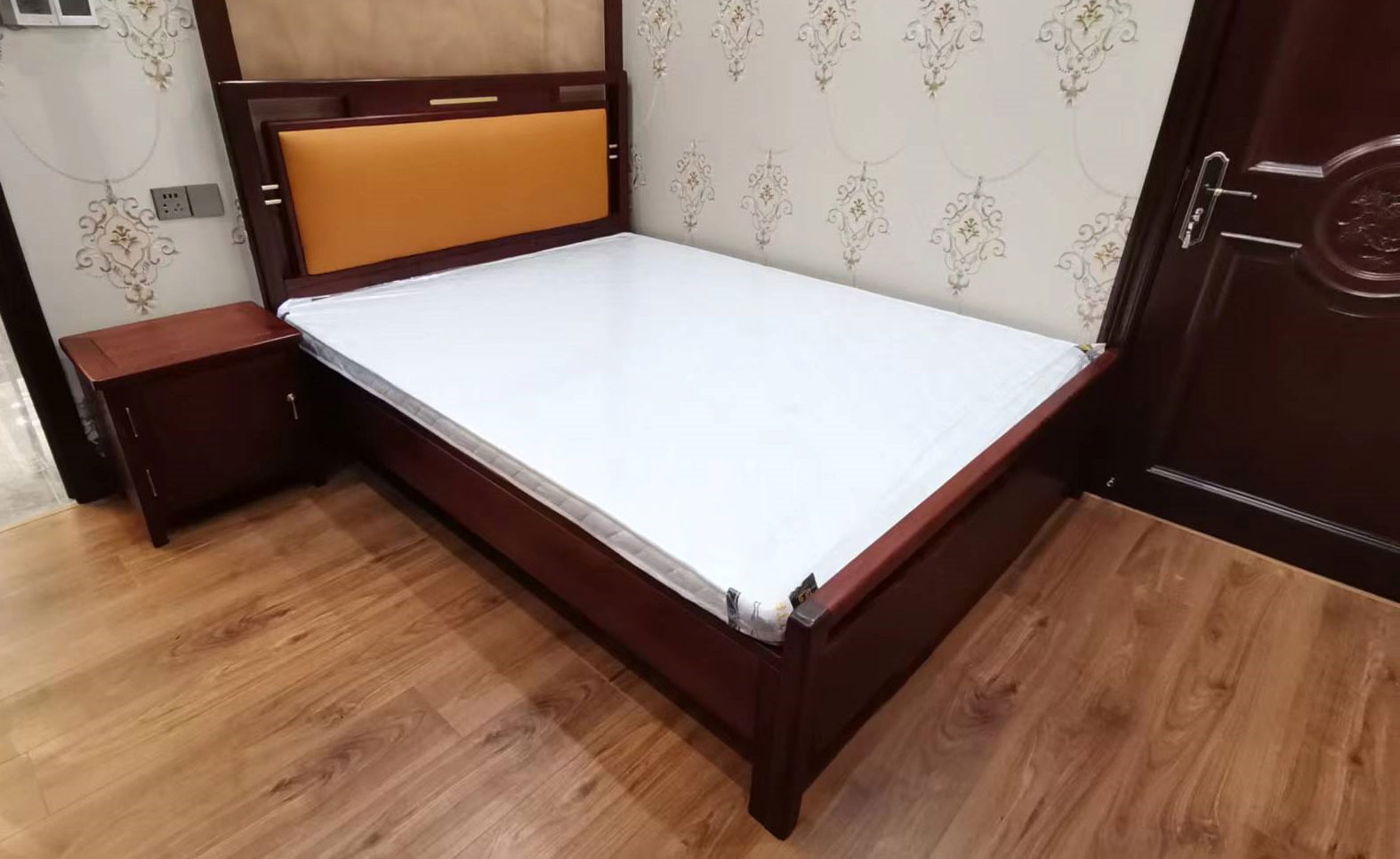 臥室紅木家具